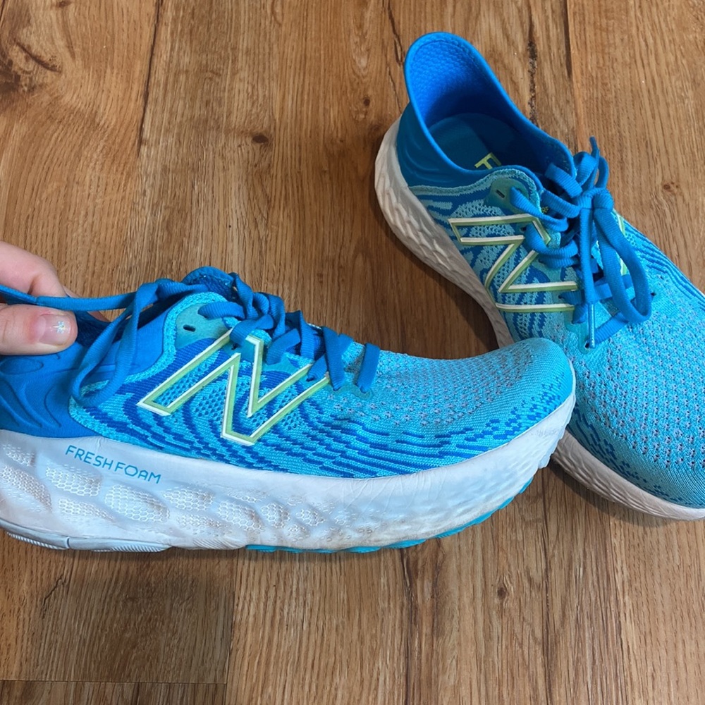 New Balance tennis shoes! Size: 7.5